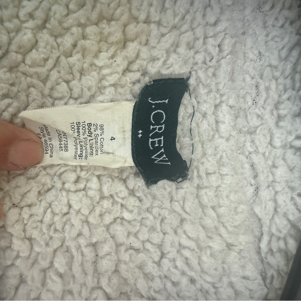 J.Crew khaki/olive green Twill
Jacket with sherpa lining. Size 4
Model 46594 - Picture 8 of 9